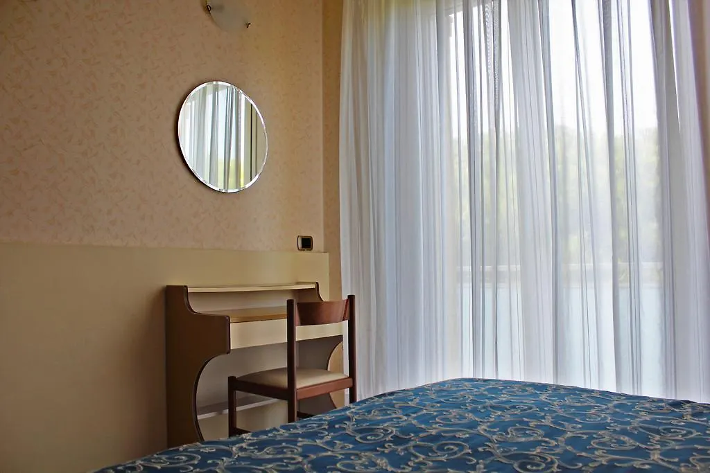 Hotel Royal Мизано-Адриатико 3*,