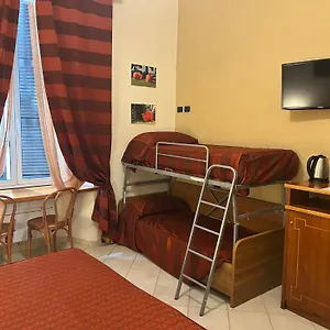 https://hotel-domus-praetoria.it-romehotels.com